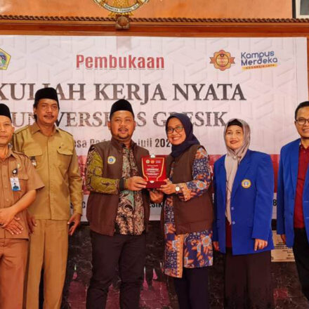 Bupati Gresik Dorong Mahasiswa Peserta KKN Universitas Gresik Memberikan Kontribusi Nyata di Desa Tempat KKN